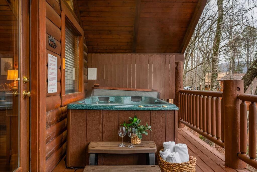 סביירוויל Log Cabin, Hot Tub, Fireplace, Pool Table & Views! מראה חיצוני תמונה