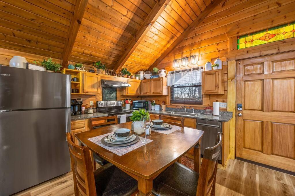 סביירוויל Log Cabin, Hot Tub, Fireplace, Pool Table & Views! מראה חיצוני תמונה