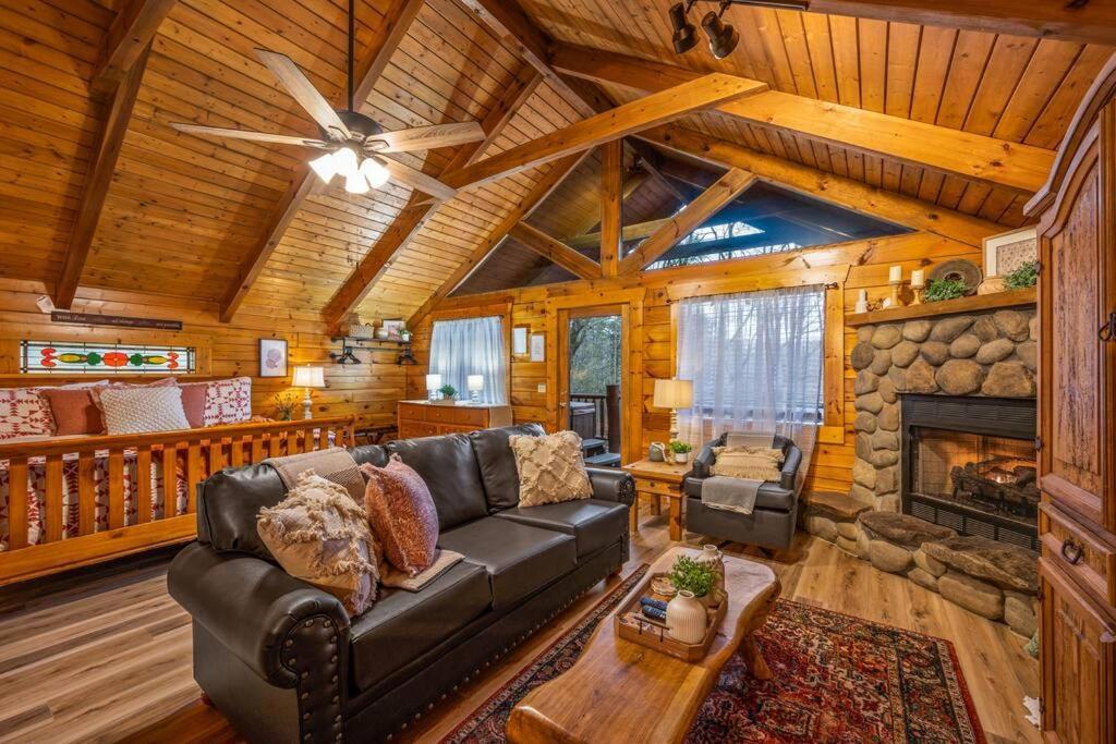 סביירוויל Log Cabin, Hot Tub, Fireplace, Pool Table & Views! מראה חיצוני תמונה
