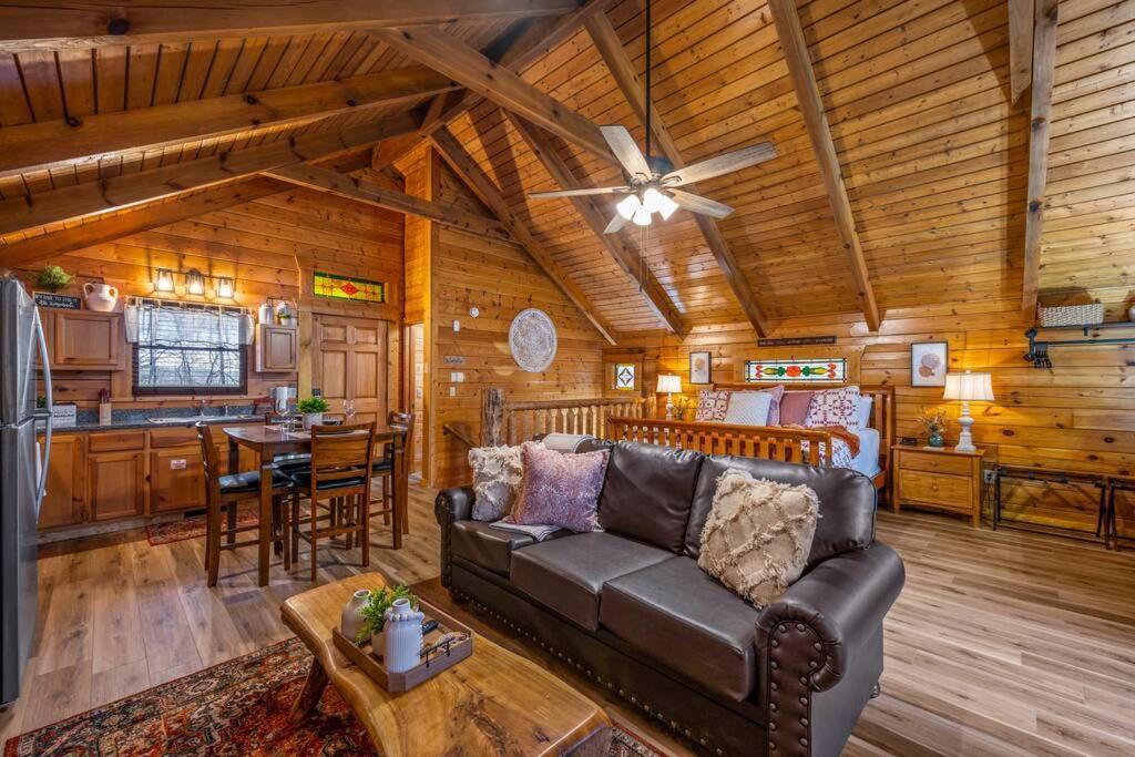 סביירוויל Log Cabin, Hot Tub, Fireplace, Pool Table & Views! מראה חיצוני תמונה
